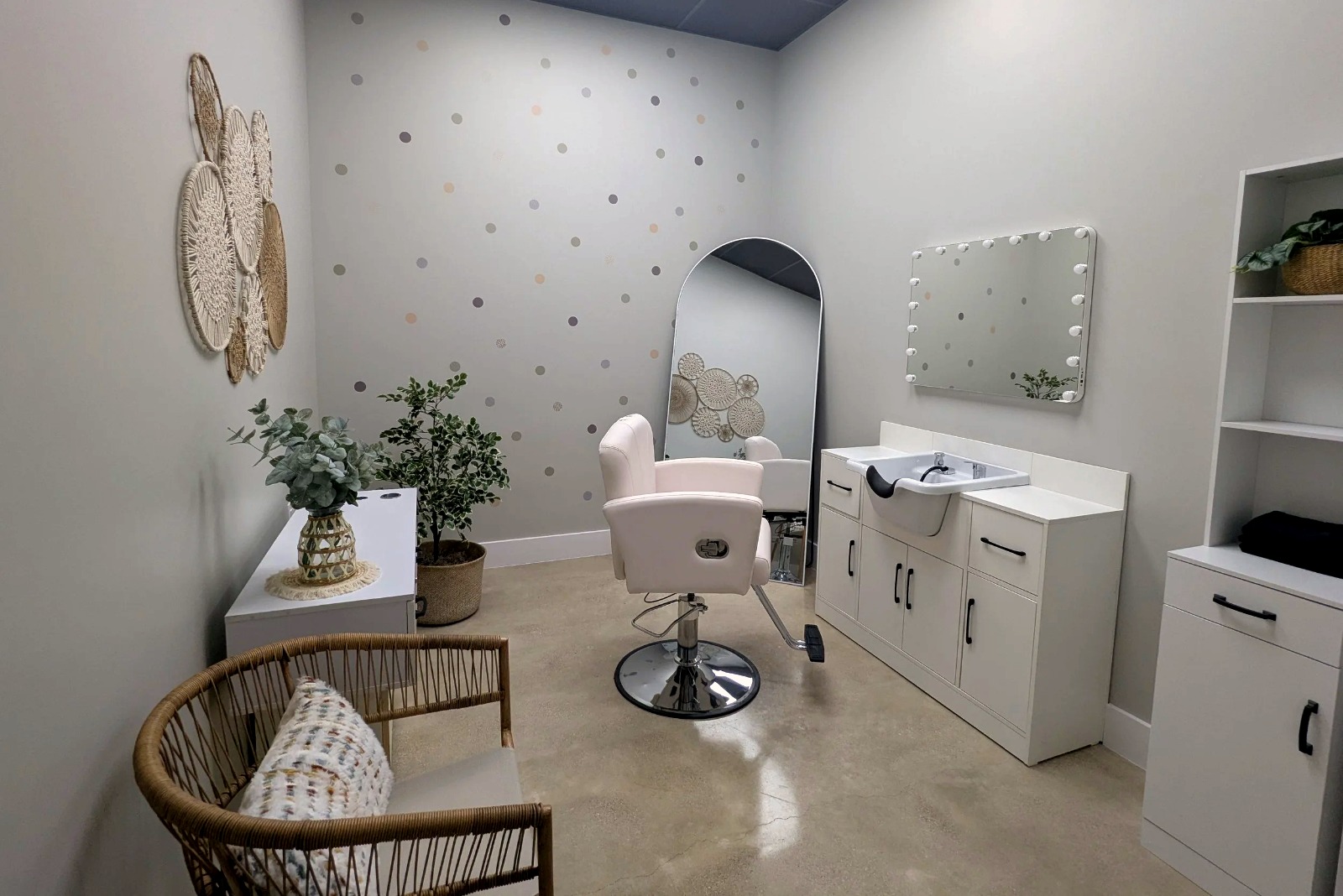 Salons on Chisholm completed suite interior